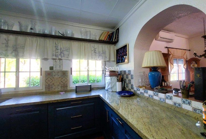 Resale - HOUSE -
LA MARINA - Costa Blanca