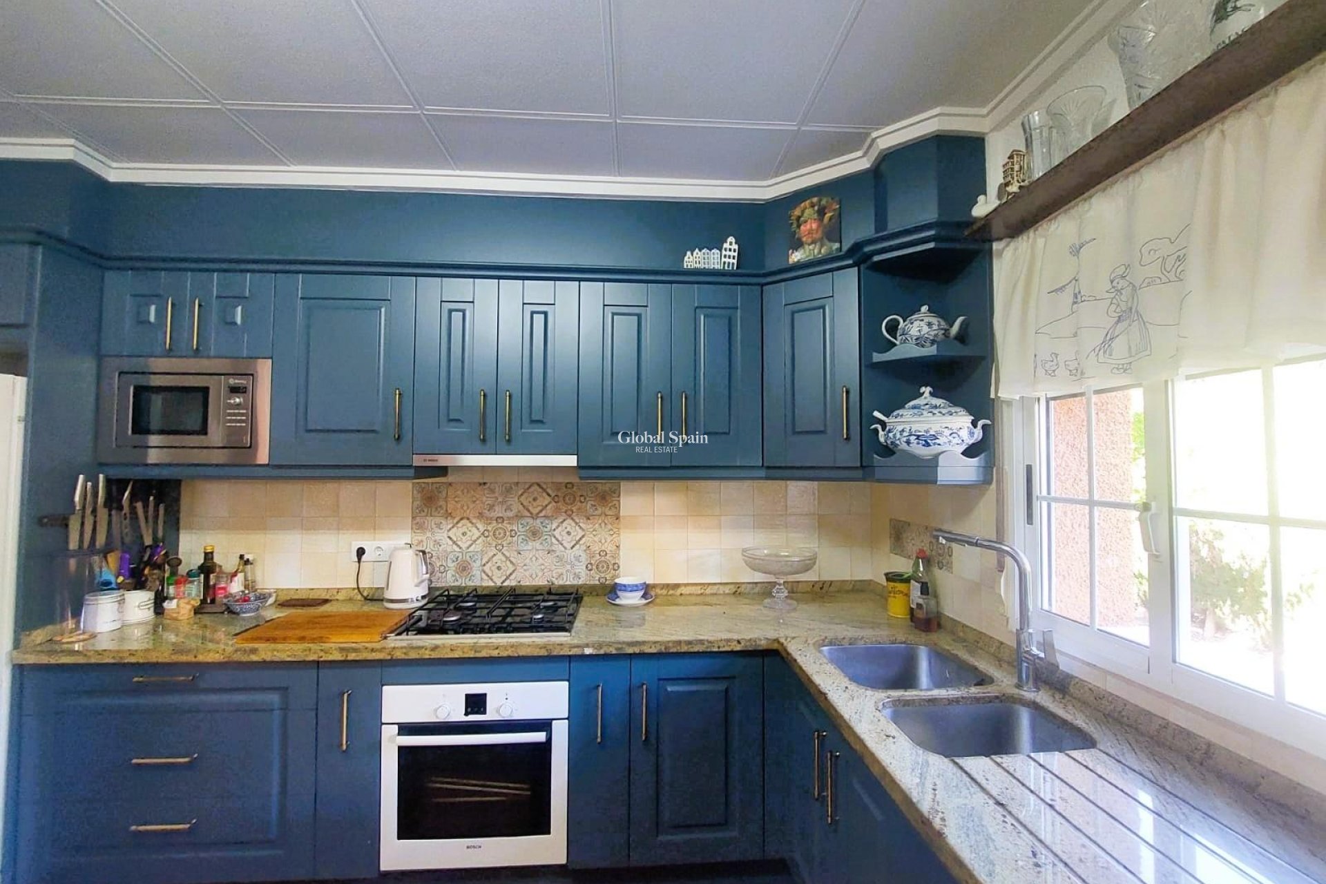 Resale - HOUSE -
LA MARINA - Costa Blanca