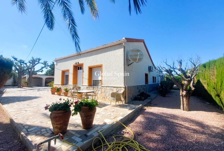 Resale - HOUSE -
LA MARINA - Costa Blanca