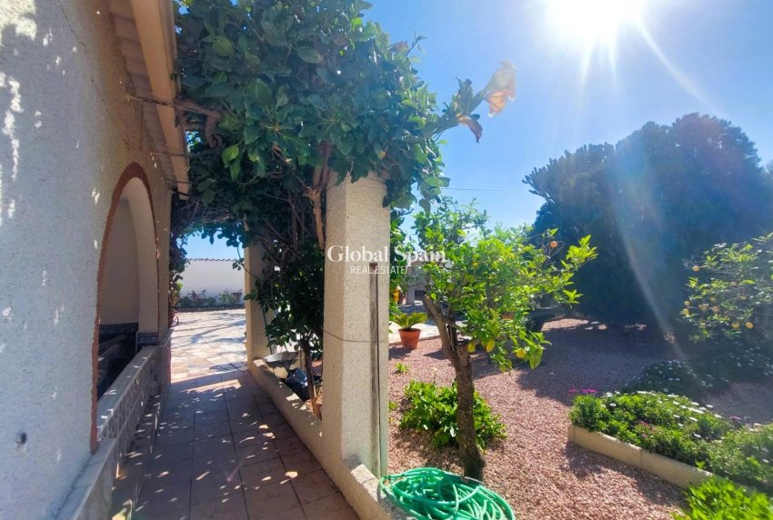 Resale - HOUSE -
LA MARINA - Costa Blanca