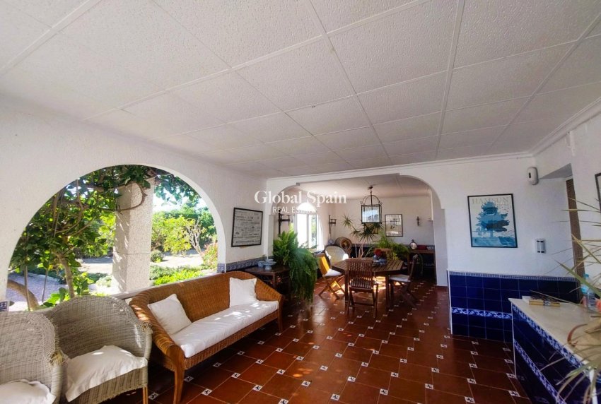 Resale - HOUSE -
LA MARINA - Costa Blanca