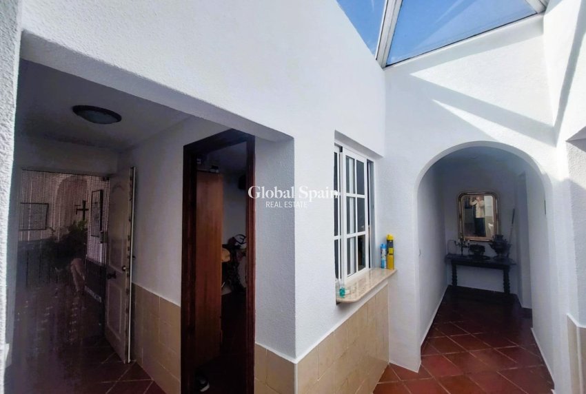 Resale - HOUSE -
LA MARINA - Costa Blanca