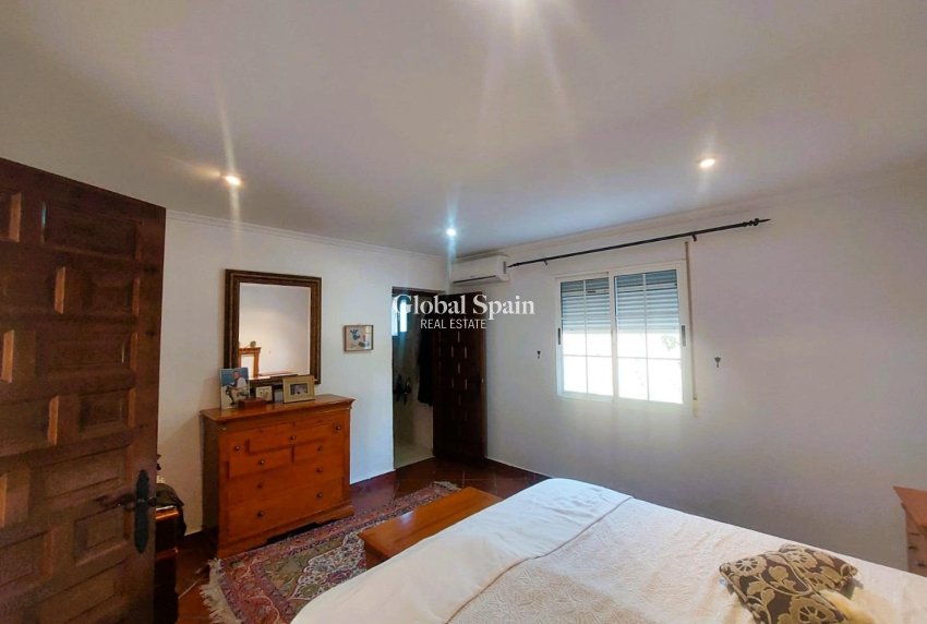 Resale - HOUSE -
LA MARINA - Costa Blanca