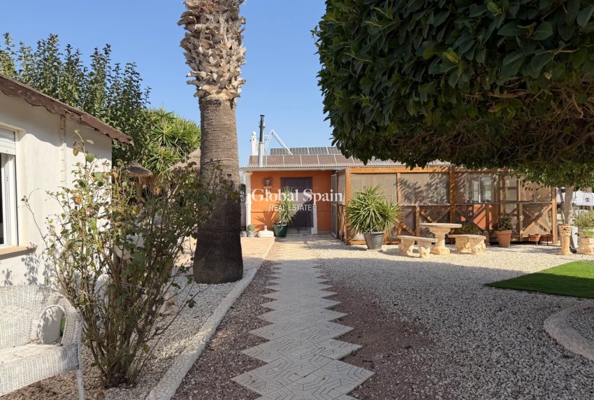 Resale - HOUSE -
LA MARINA - Elche / Elx