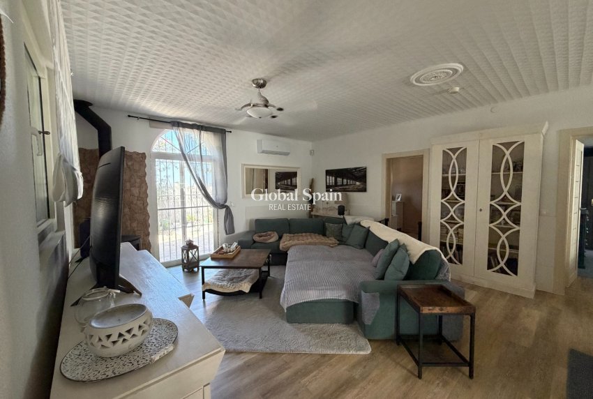 Resale - HOUSE -
LA MARINA - Elche / Elx