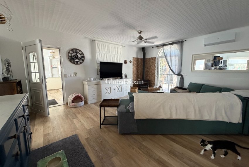 Resale - HOUSE -
LA MARINA - Elche / Elx
