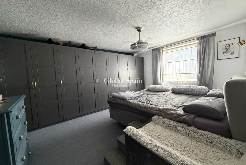 Resale - HOUSE -
LA MARINA - Elche / Elx