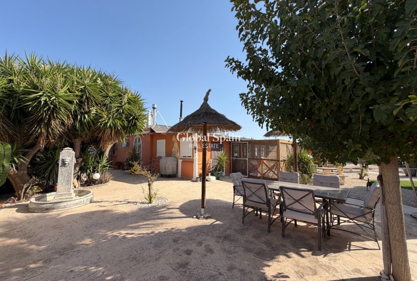 Resale - HOUSE -
LA MARINA - Elche / Elx