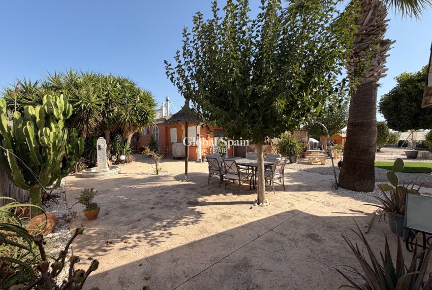 Resale - HOUSE -
LA MARINA - Elche / Elx