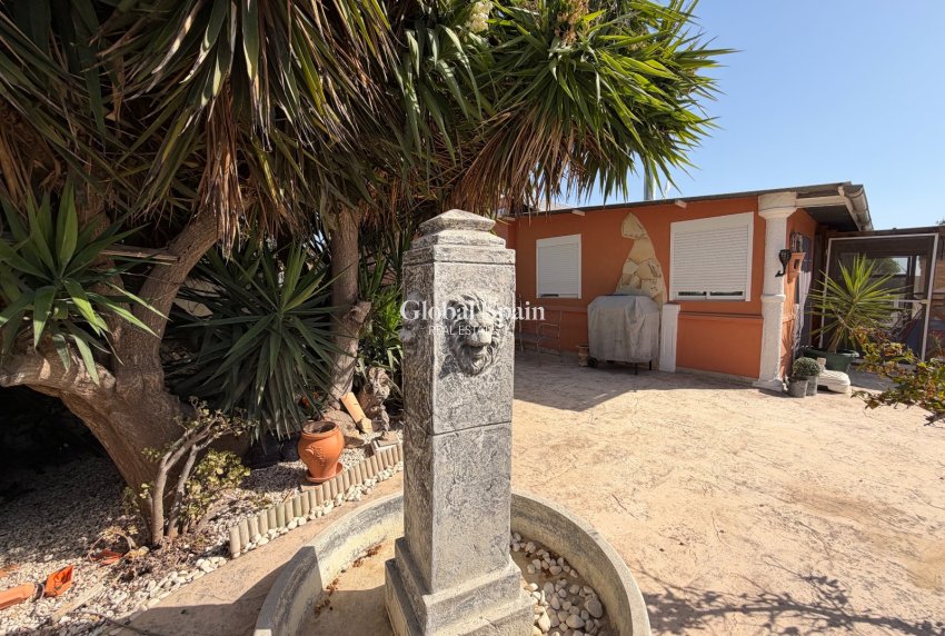 Resale - HOUSE -
LA MARINA - Elche / Elx