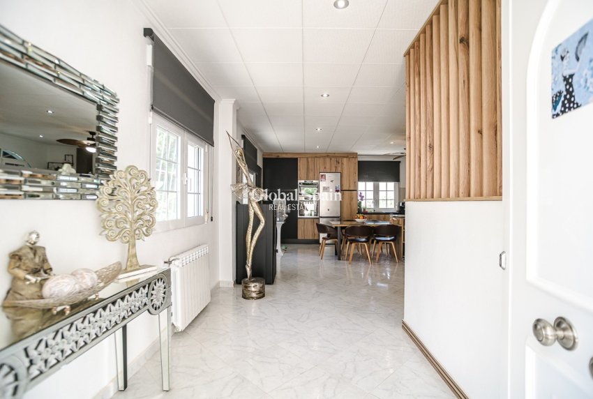 Resale - HOUSE -
LA MARINA