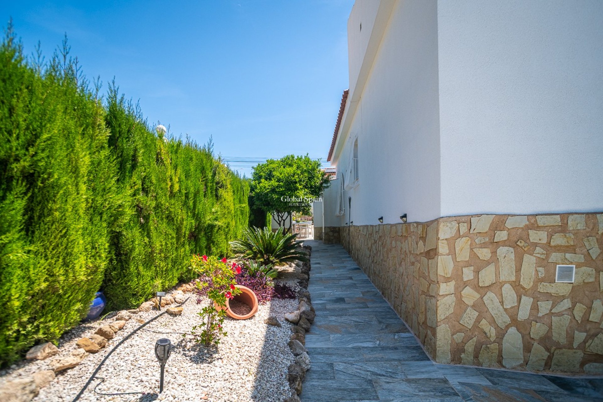 Resale - HOUSE -
LA MARINA