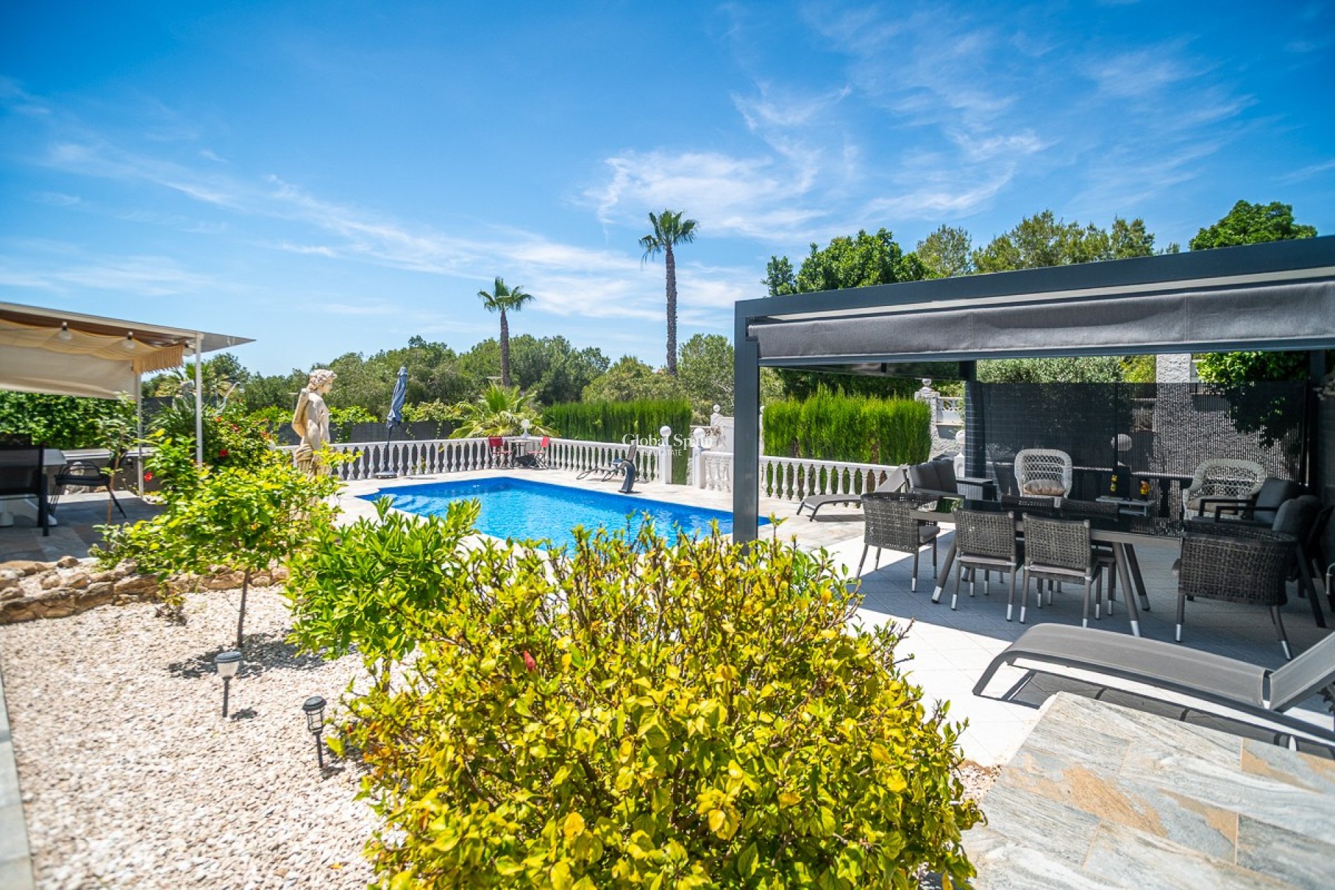 Resale - HOUSE -
LA MARINA