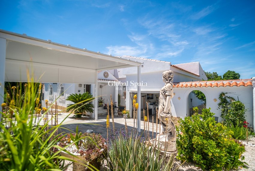 Resale - HOUSE -
LA MARINA