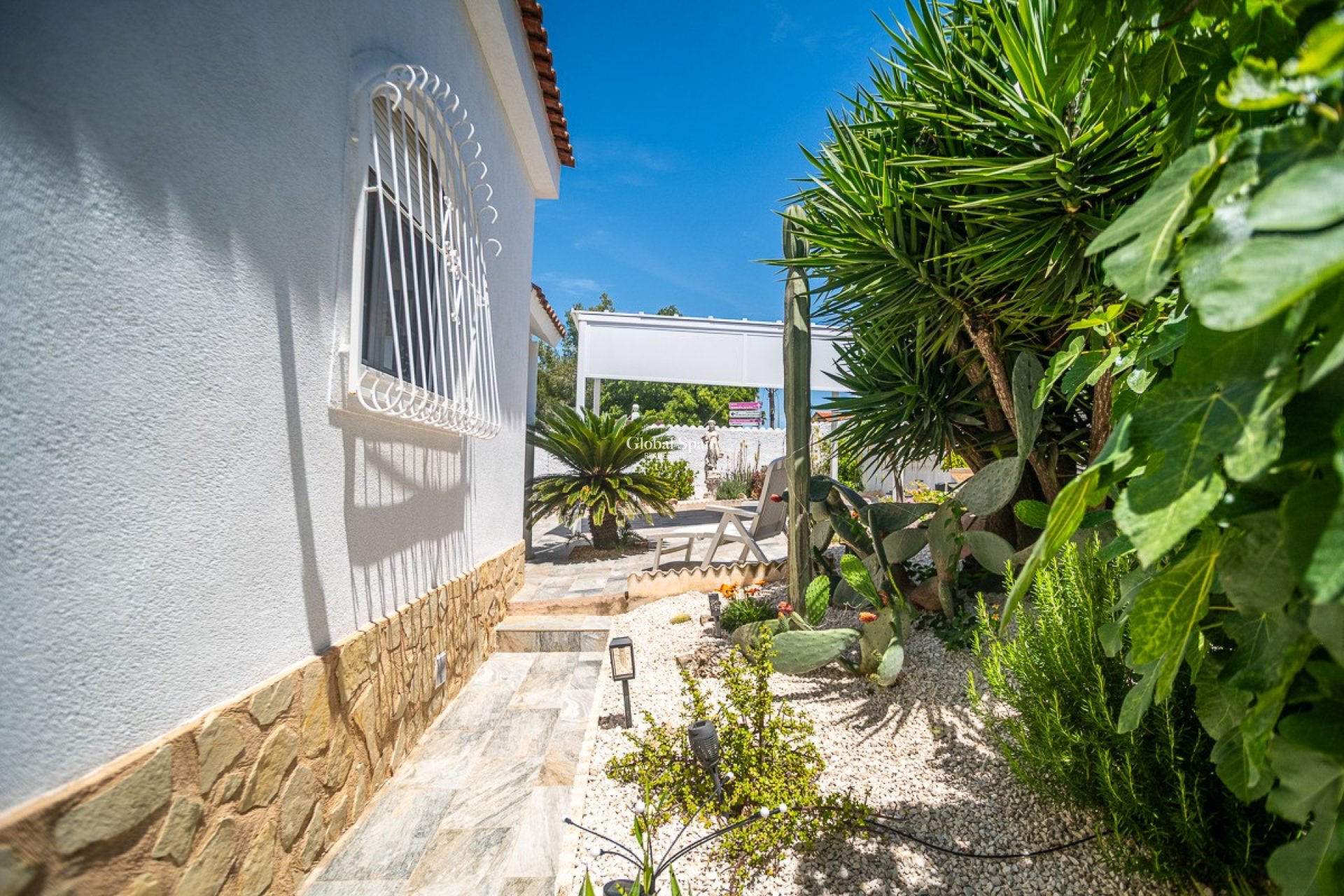 Resale - HOUSE -
LA MARINA