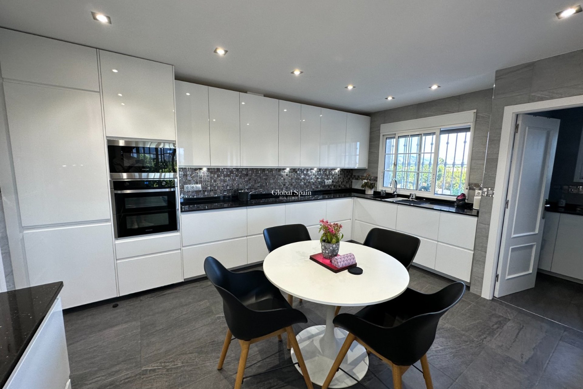 Resale - HOUSE -
LA MATANZA - La Matanza