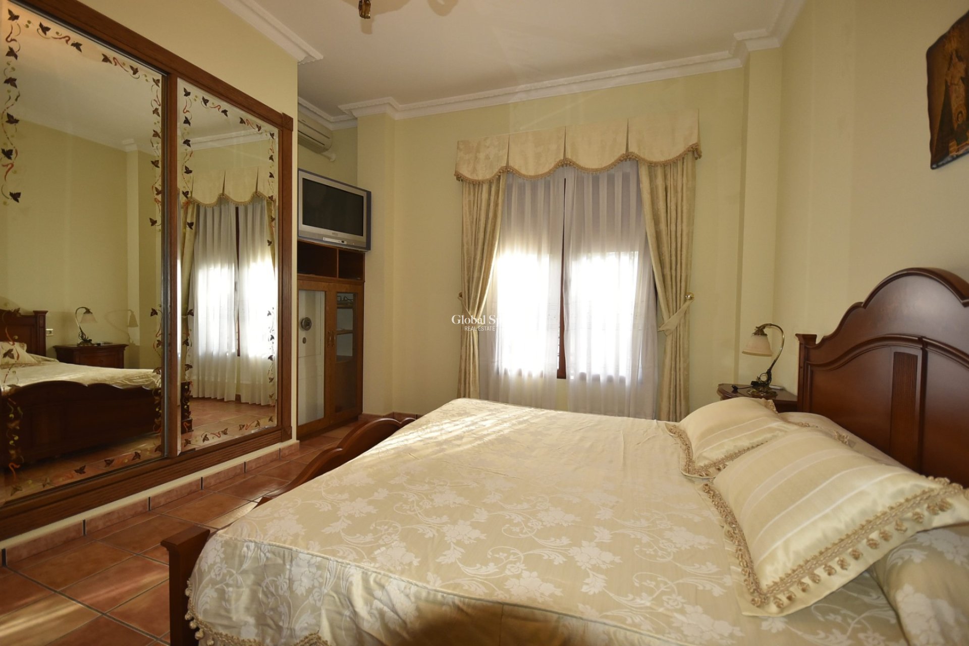 Resale - HOUSE -
LA MATANZA - La Matanza