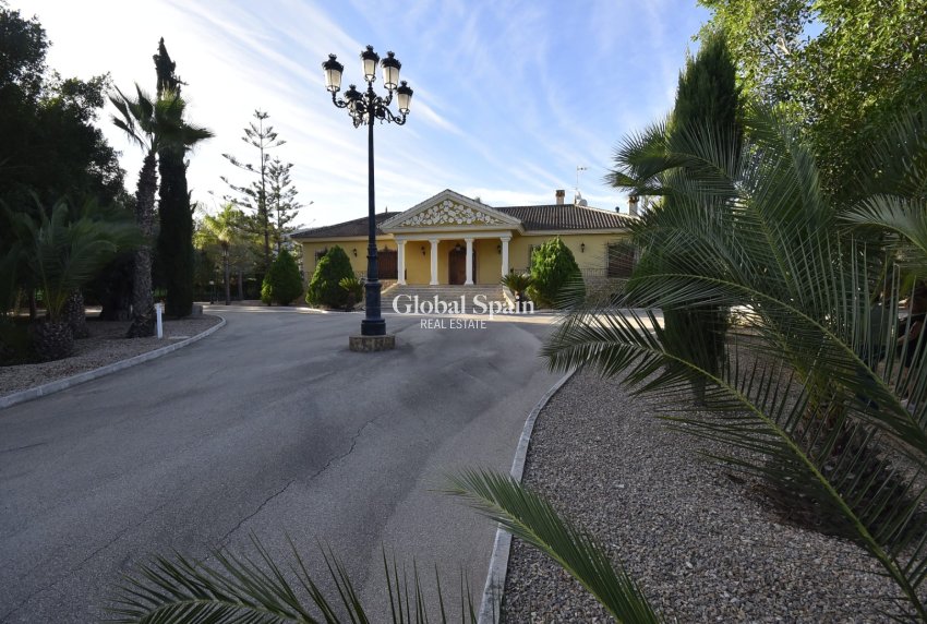 Resale - HOUSE -
LA MATANZA - La Matanza