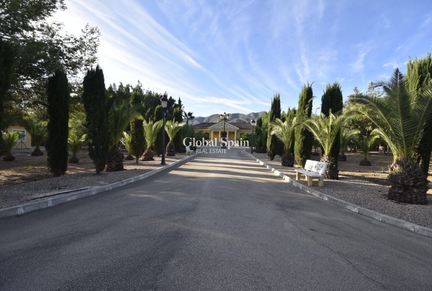 Resale - HOUSE -
LA MATANZA - La Matanza