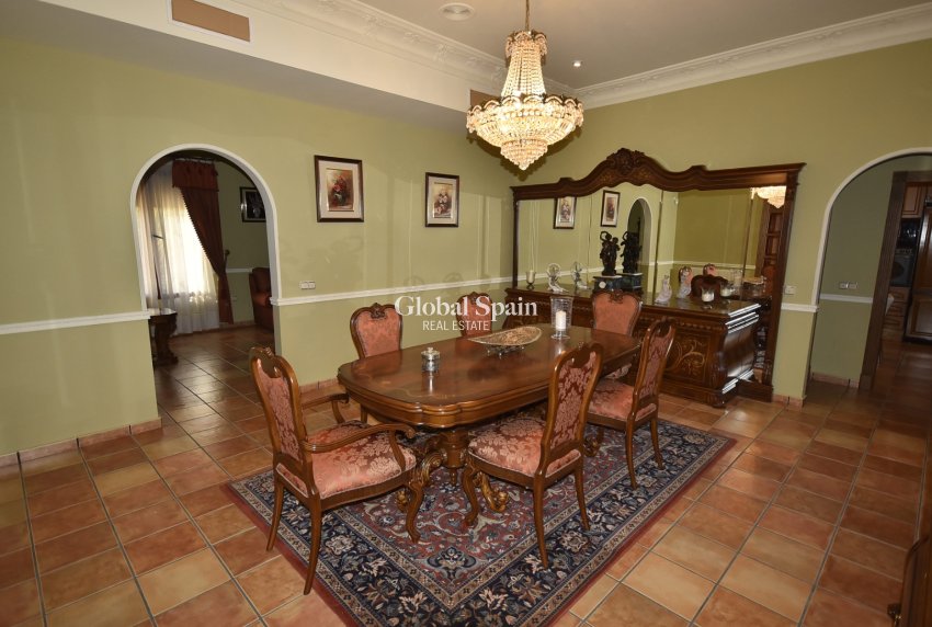 Resale - HOUSE -
LA MATANZA - La Matanza