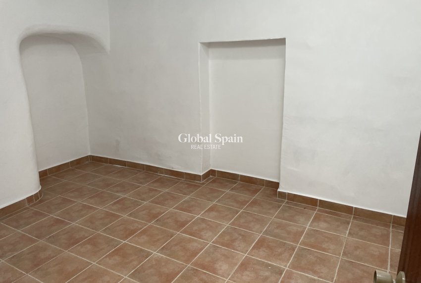Resale - HOUSE -
LA PINILLA - Inland
