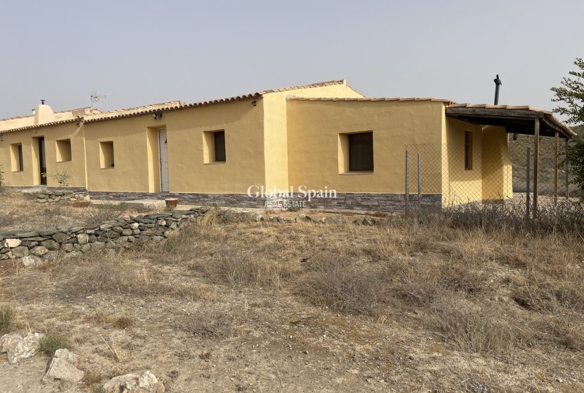 Resale - HOUSE -
LA PINILLA - Inland