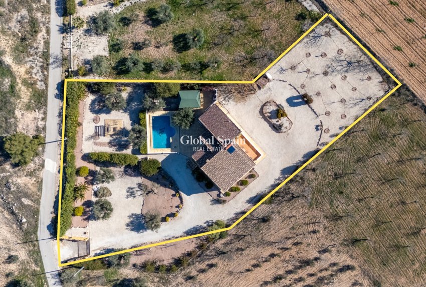 Resale - HOUSE -
LA ZARZA - Inland