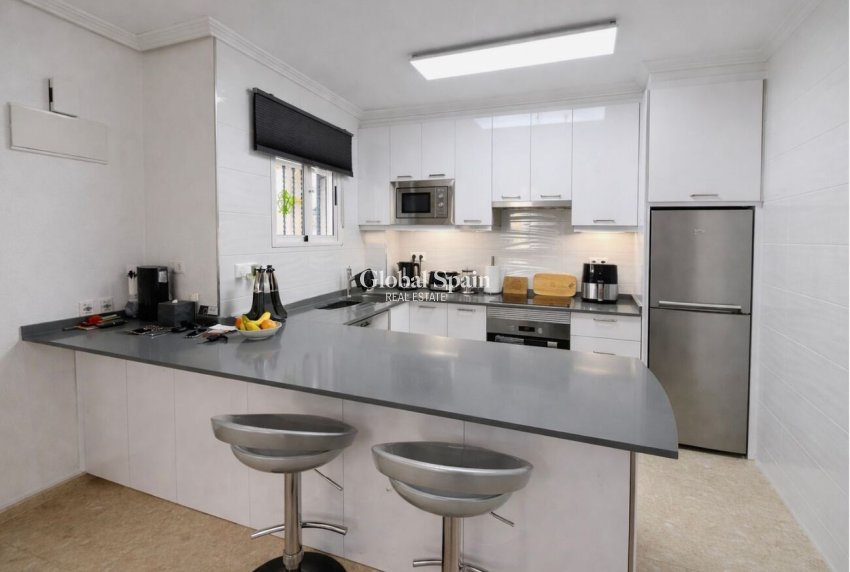 Resale - HOUSE -
LA ZENIA - Costa Blanca