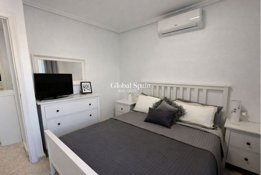 Resale - HOUSE -
LA ZENIA - Costa Blanca