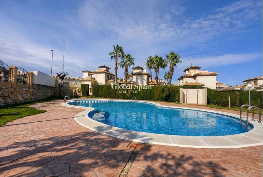 Resale - HOUSE -
LA ZENIA - Costa Blanca