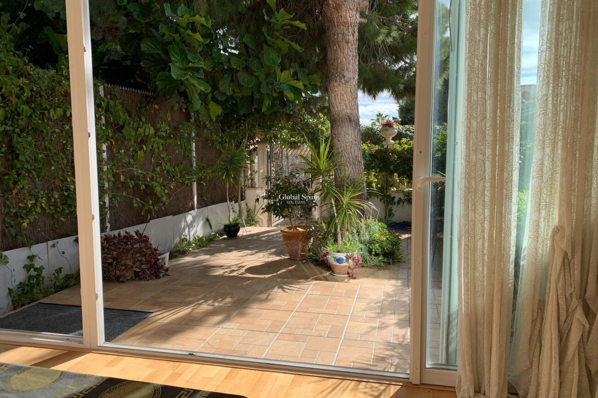 Resale - HOUSE -
LA ZENIA - Costa Blanca