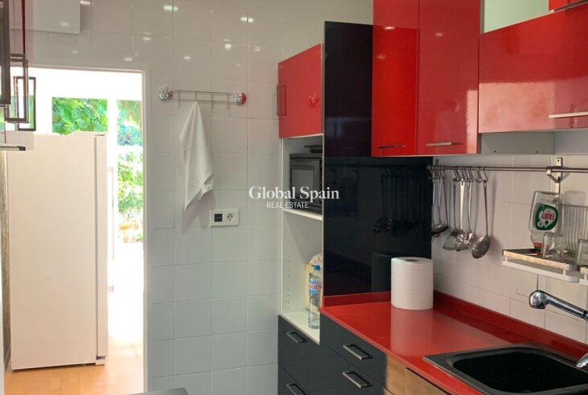 Resale - HOUSE -
LA ZENIA - Costa Blanca