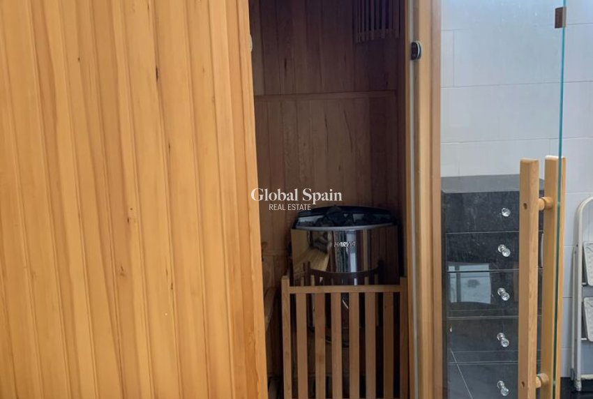 Resale - HOUSE -
LA ZENIA - Costa Blanca