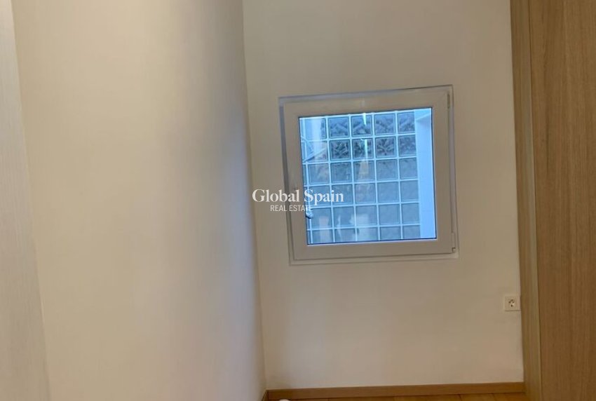 Resale - HOUSE -
LA ZENIA - Costa Blanca