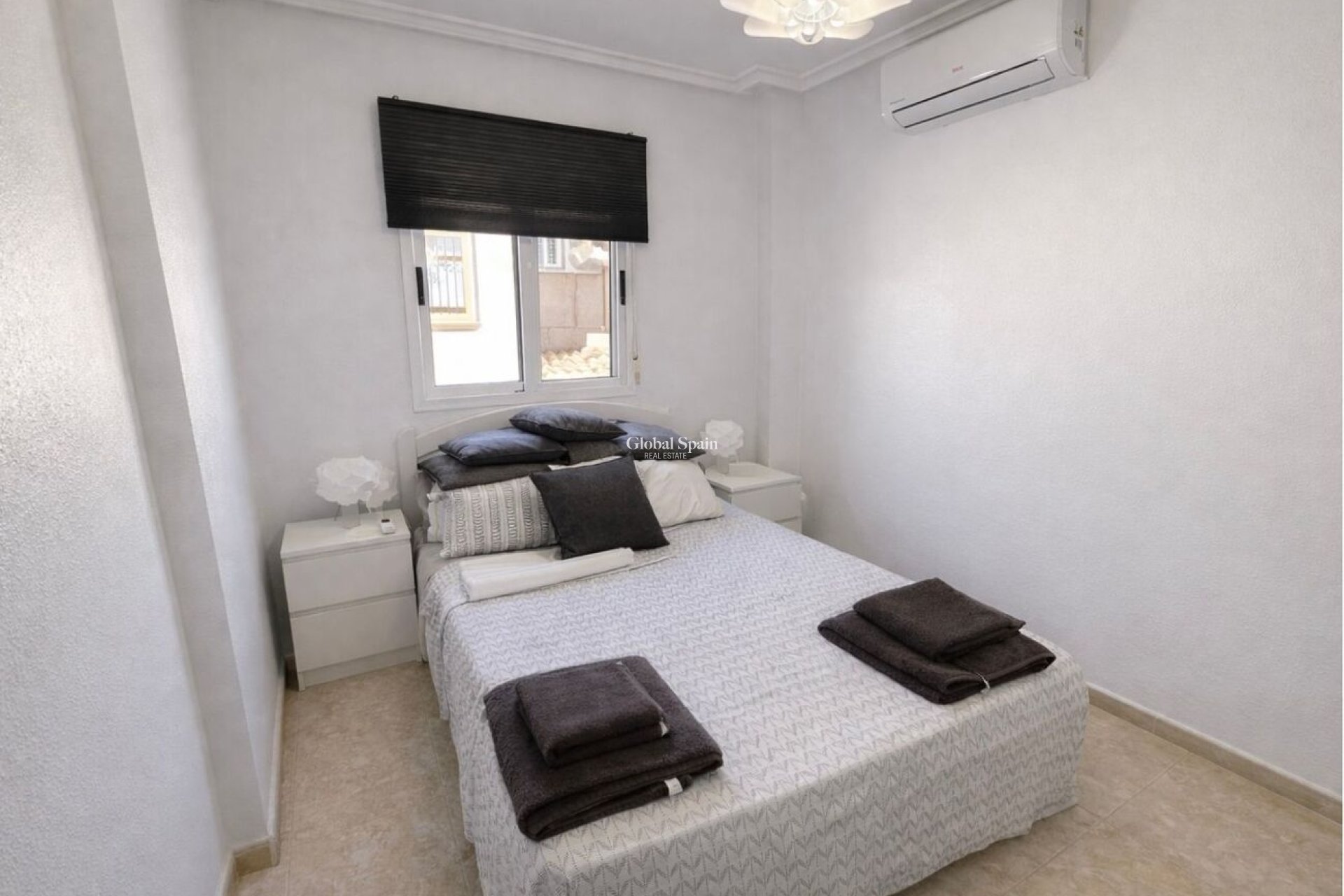 Resale - HOUSE -
LA ZENIA - Costa Blanca