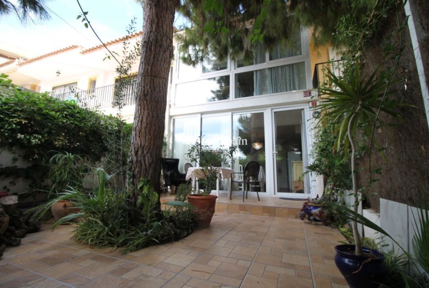 Resale - HOUSE -
LA ZENIA - Costa Blanca