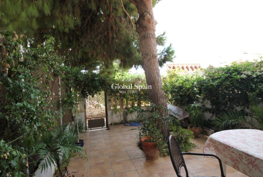 Resale - HOUSE -
LA ZENIA - Costa Blanca
