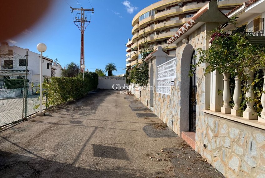 Resale - HOUSE -
LA ZENIA - Costa Blanca