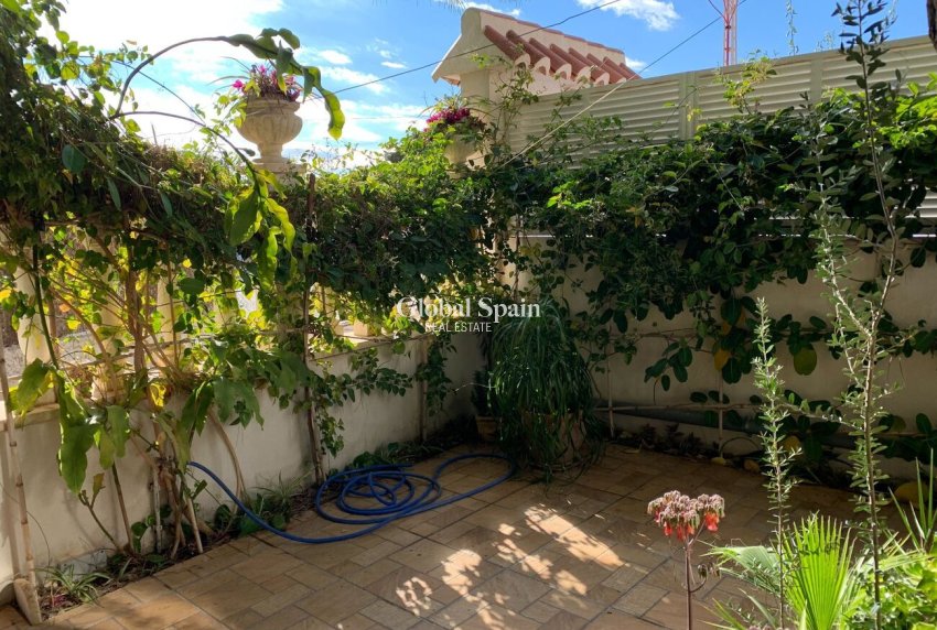 Resale - HOUSE -
LA ZENIA - Costa Blanca
