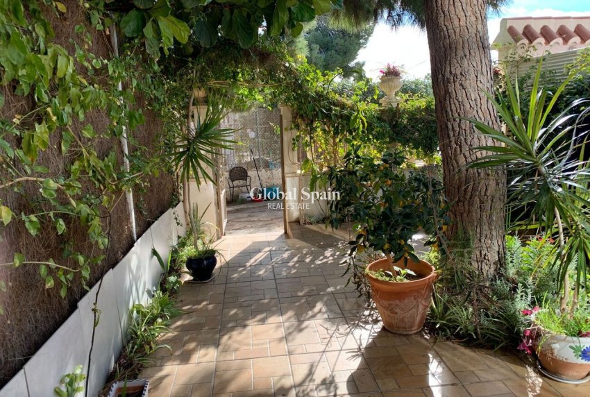 Resale - HOUSE -
LA ZENIA - Costa Blanca