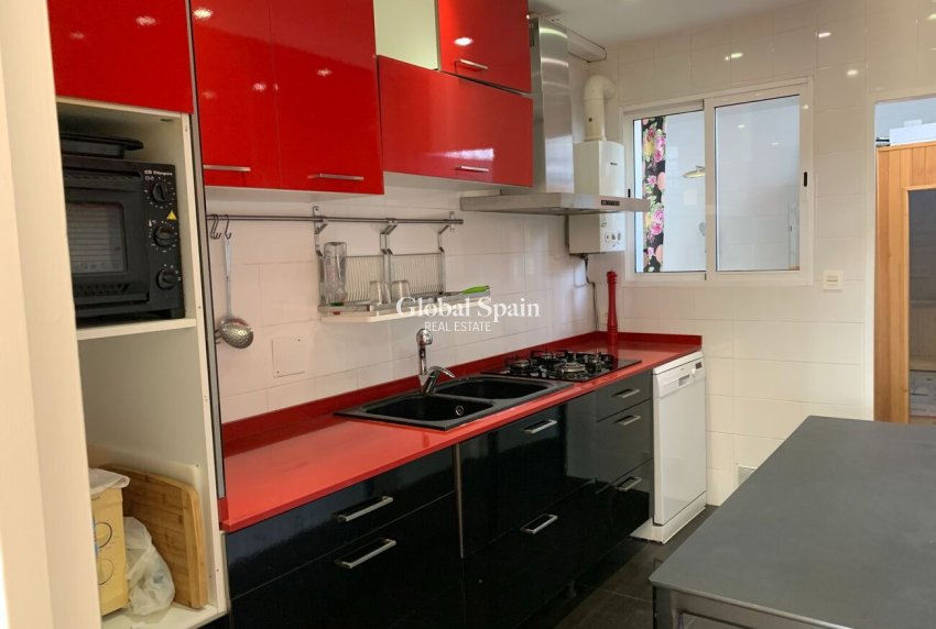 Resale - HOUSE -
LA ZENIA - Costa Blanca