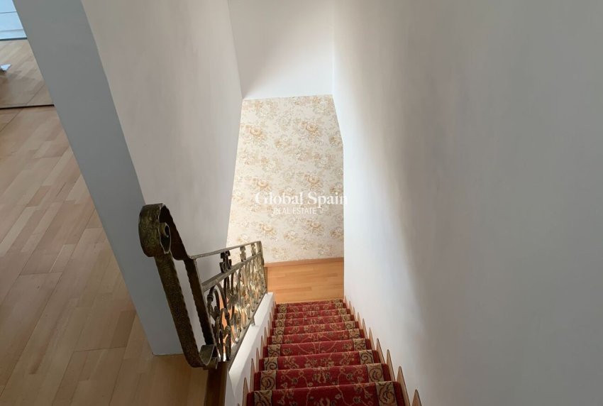 Resale - HOUSE -
LA ZENIA - Costa Blanca