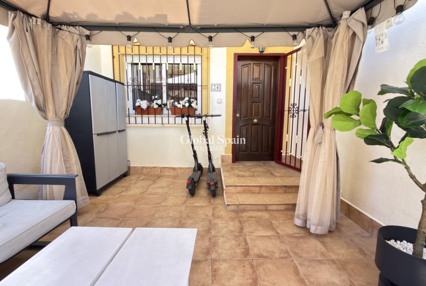 Resale - HOUSE -
LA ZENIA - Costa Blanca