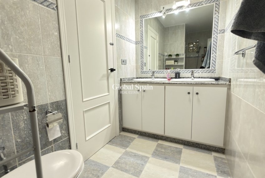 Resale - HOUSE -
LA ZENIA - Costa Blanca
