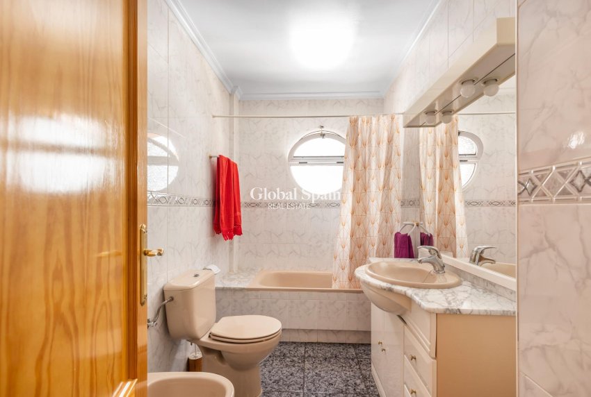 Resale - HOUSE -
LOS ALCÁZARES - Centro