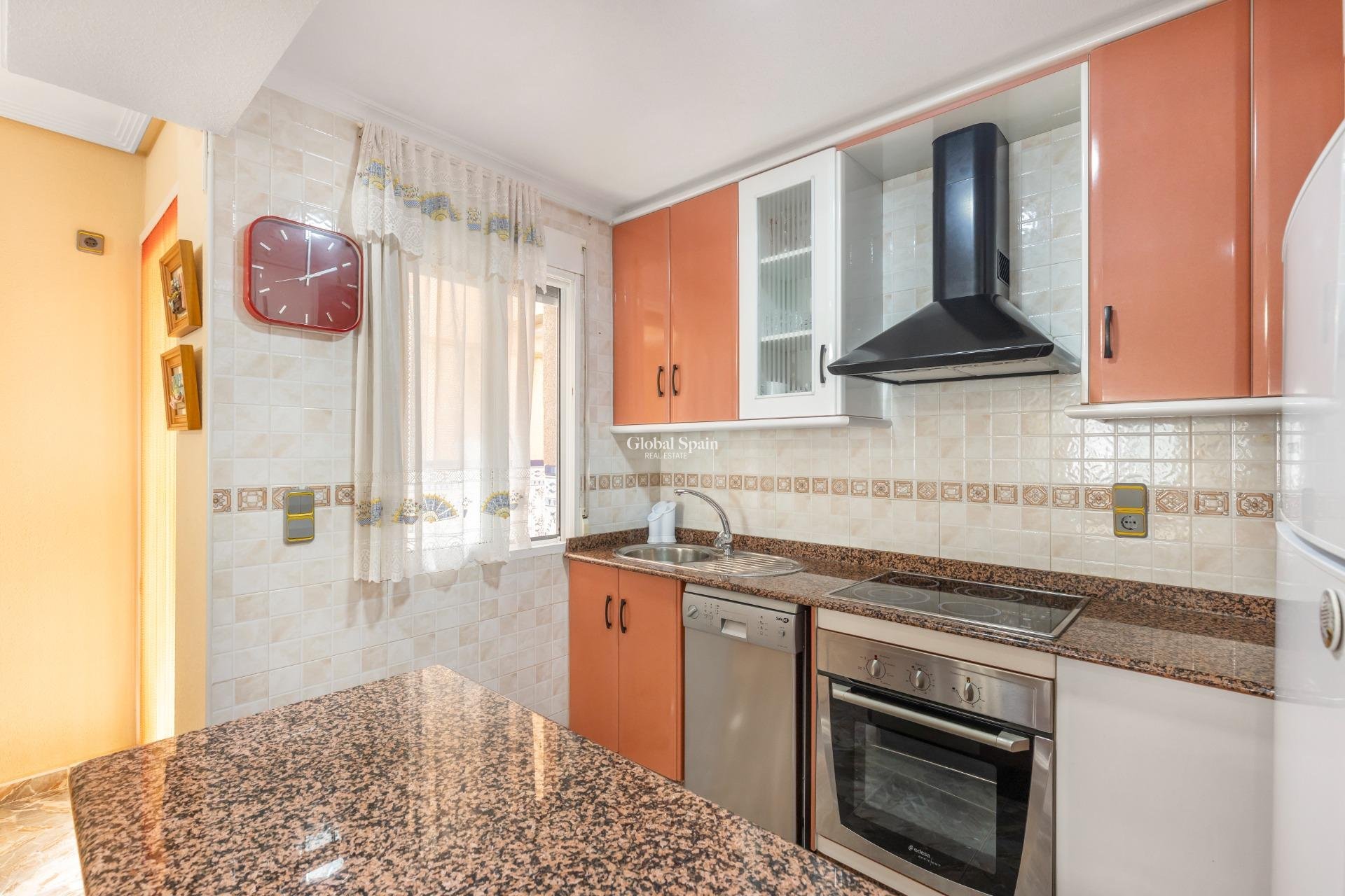Resale - HOUSE -
LOS ALCÁZARES - Centro