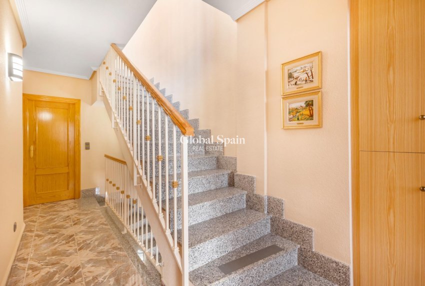 Resale - HOUSE -
LOS ALCÁZARES - Centro