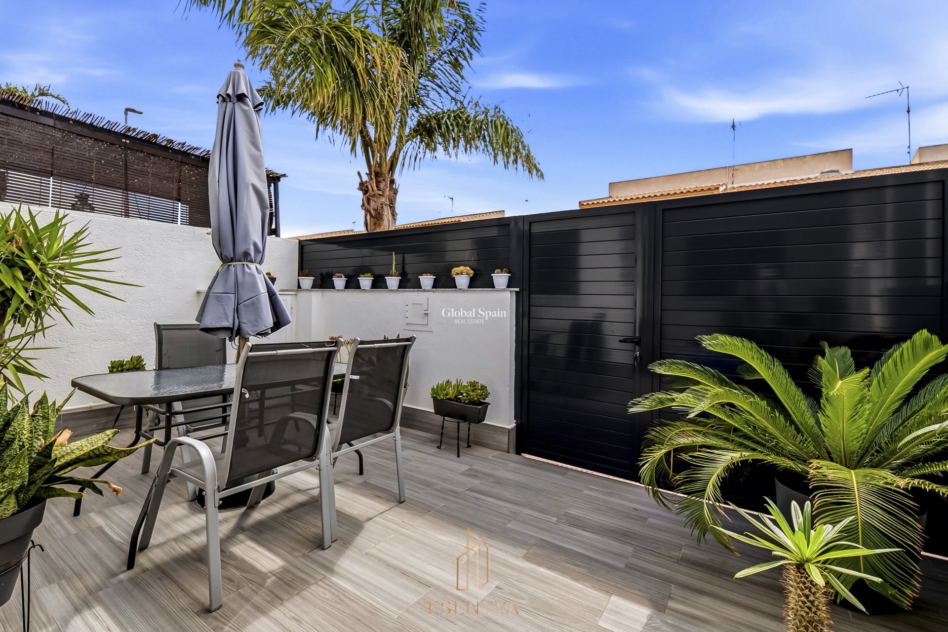 Resale - HOUSE -
LOS ALCÁZARES - Centro