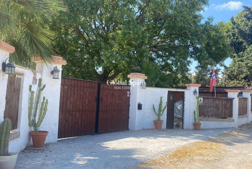 Resale - HOUSE -
LOS ALCÁZARES - Dolores De Pacheco-santa Rosalía