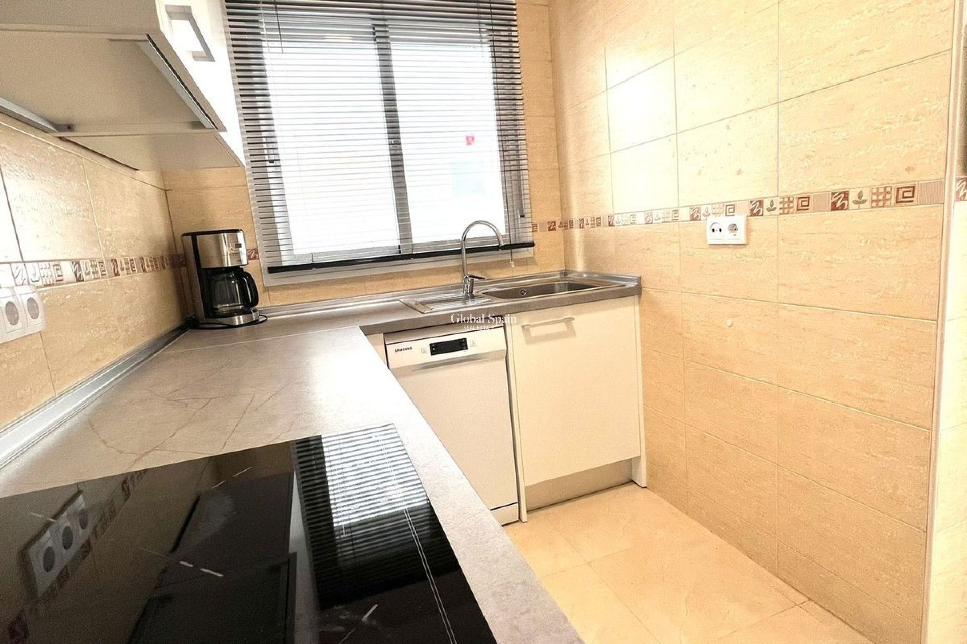 Resale - HOUSE -
LOS ALCÁZARES